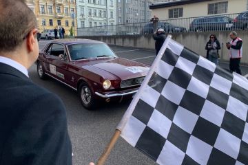 Startuje elegantní Oldtimer Express Praha-Atény. Přijďte se podívat!