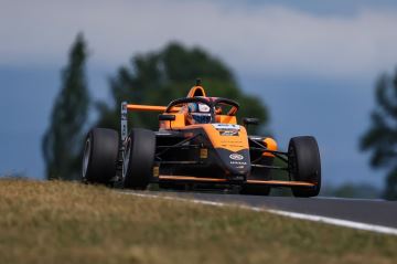 Die Tochter einer Formel-1-Legende wird in Most auftreten. Ella Häkkinen: Die Tschechische Republik zu repräsentieren bedeutet mir sehr viel. Die Tochter einer Formel-1-Legende wird in Most auftreten. Ella Häkkinen: Die Tschechische Republik zu repräsentieren bedeutet mir sehr viel.