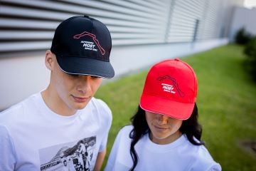 Cap mit Rennstrecken-Silhouette