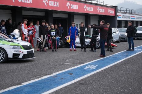 Polygon Most: Zwanzig Jahre Vertrauen hinter dem Steuer Polygon Most: Zwanzig Jahre Vertrauen hinter dem Steuer